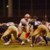 寒さの中では手の感覚が非常に重要。スナップを受けるQB#10藤原