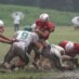 雨天の泥濘コンディションでも果敢に中央突破をはかるRB#27岡野