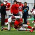 徹底したきついマークで前進を阻まれるRB#4岩上