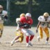 獨協ディフェンスのハードタックルが襲いかかる RB#8鈴木(敦)