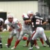 懸命のブロック、OL#69奥田 さらに前を狙うリードブロッカーRB#1鈴木寛