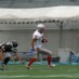 サイドライン際の競り合いも気合いでボールを奪取 SB#7吉川