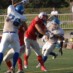 激しいプレッシャーの中で懸命にスローするQB#5沼野