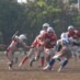 流経ディフェンスに真っ向勝負でゲインを試みる QB#5沼野