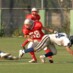 ブロックをかわしてタックルに詰めるLB#58酒井